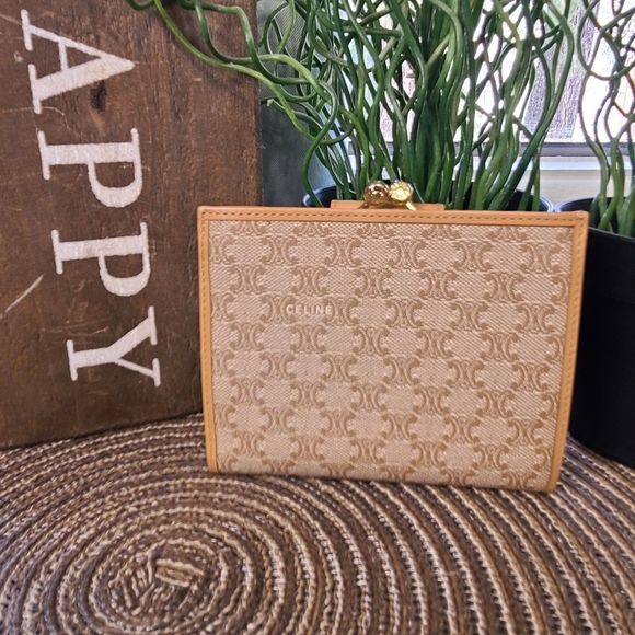 *SOLD* Celine Macadam Kisslock Snap Wallet EUC - Picture 2 of 15